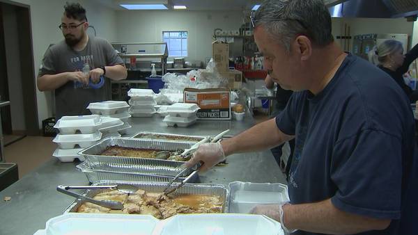 “Blue Thanksgiving” gives meals to metro Atlanta officers this holiday season