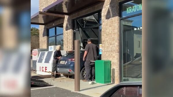 Car smashes into the side of Newnan convenience store