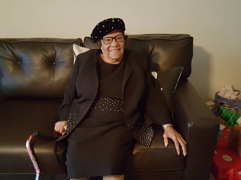 Atlanta woman celebrates turning 100 with drive-by parade with family ...