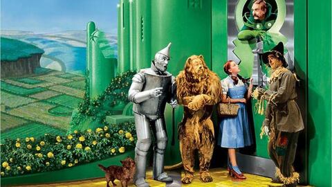 Judge Halts Auction of 'Wizard of Oz' Dress Amid Ownership Battle - The New  York Times