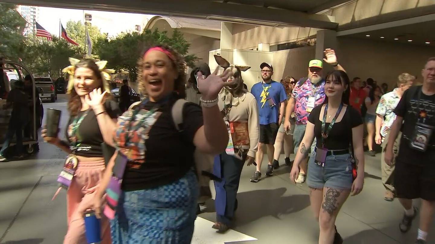 During Dragon Con, downtown Atlanta flooded by people with secret