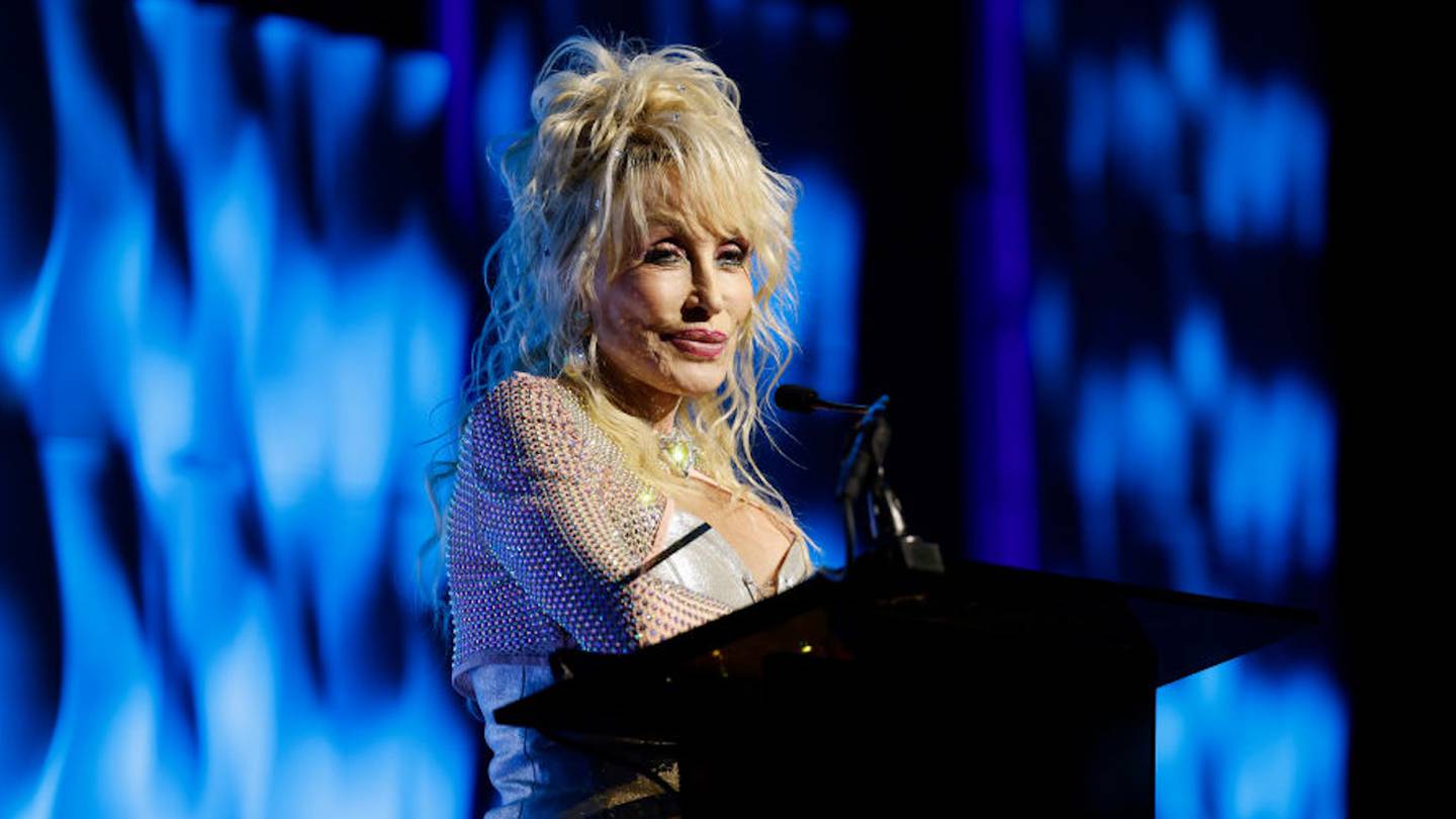 Dolly Parton will perform at Dallas Cowboys halftime show on