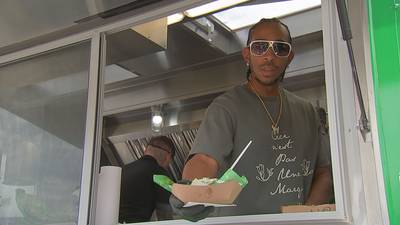 Ludacris surprises fans in Midtown Atlanta, promotes healthier eating habits