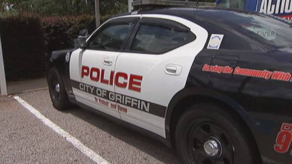 3 teens charged after shooting up car with 2 inside at restaurant, Griffin police say