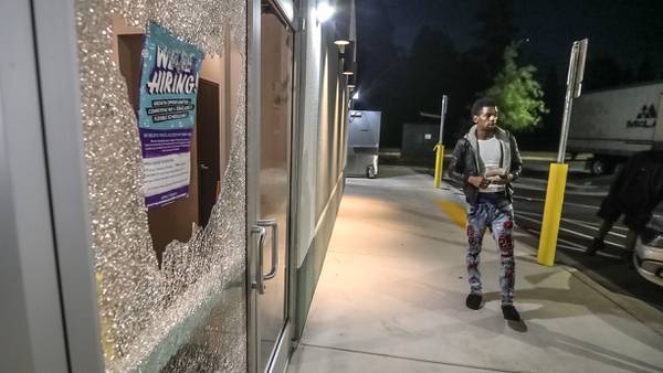 2 teens shot outside metro Atlanta Taco Bell; shooters still on the run, police say