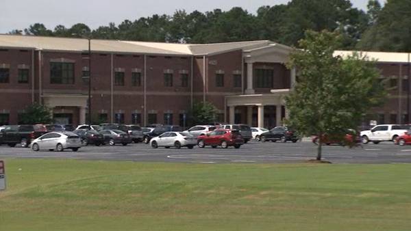 Parents complain of broken air conditioning units and overcrowding at a metro high school