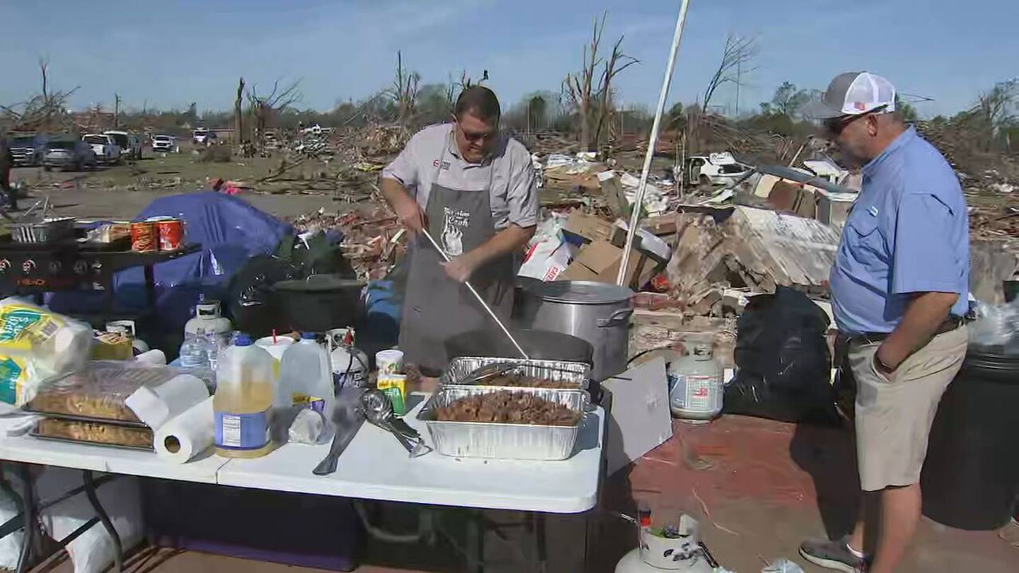 People travel hundreds of miles to help Mississippi tornado victims