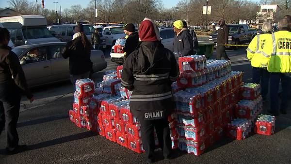 Thousands of water bottles handed out as Clayton County neighbors still don’t have water