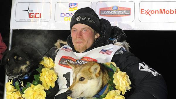 5-time Iditarod champ Dallas Seavey kills, guts moose that was entangled with dog team