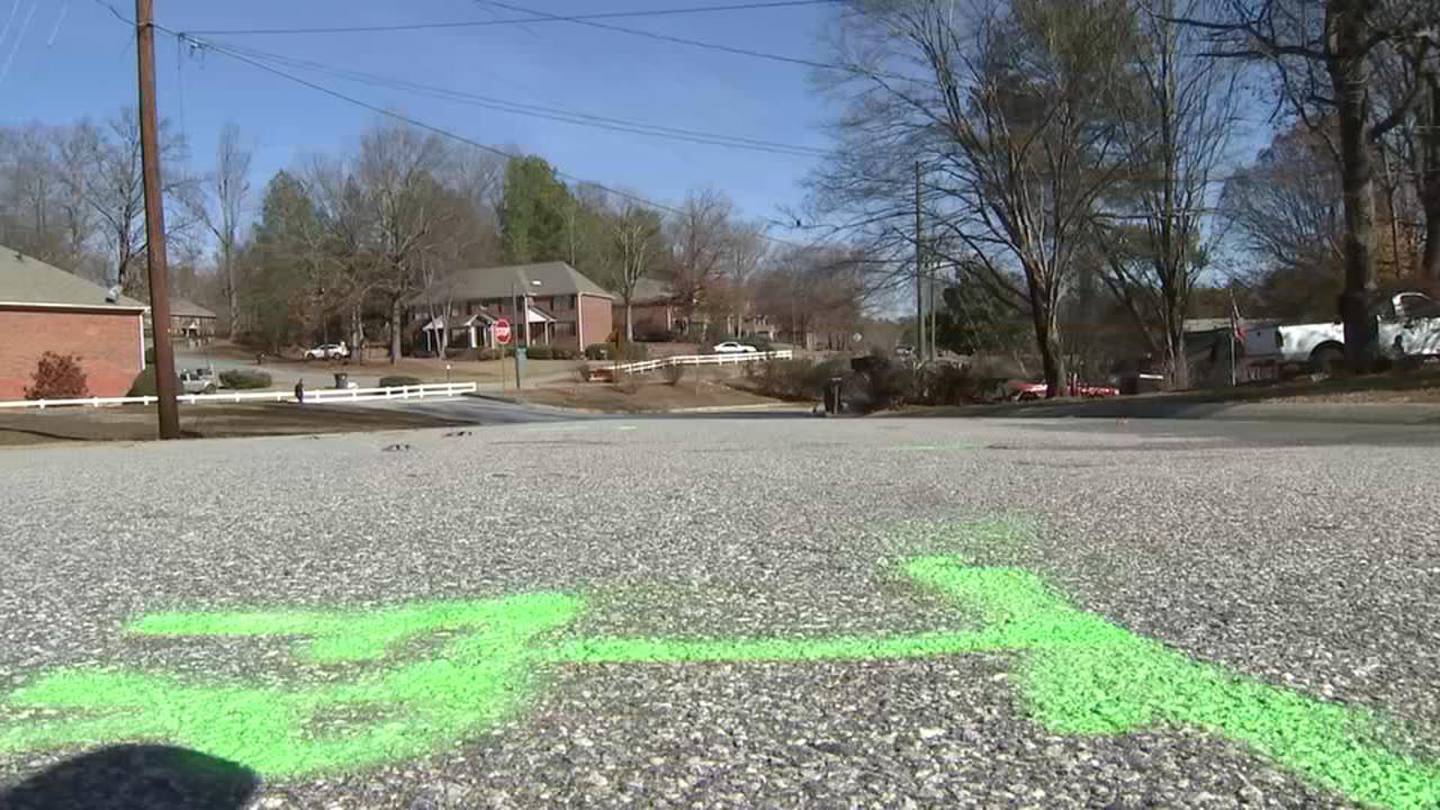 Gwinnett County mother hit, killed by garbage truck – WSB-TV Channel 2