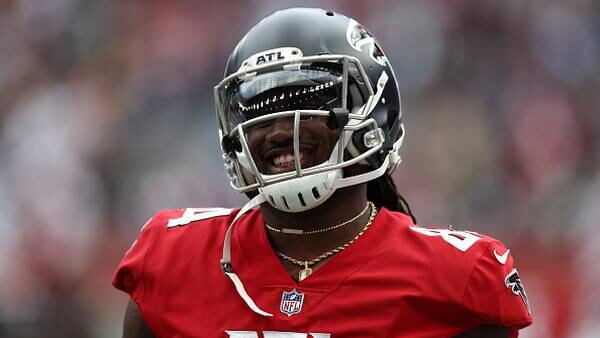 WATCH: Falcons’ Cordarrelle Patterson sees young fan crying, cheers her up with game ball