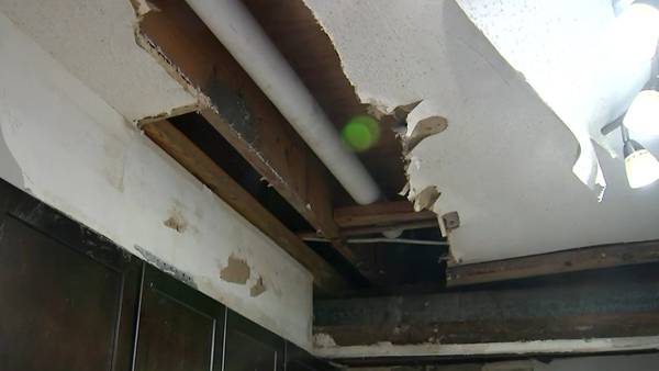 Pregnant mother of 2 says it’s been ‘raining’ inside her apartment for weeks