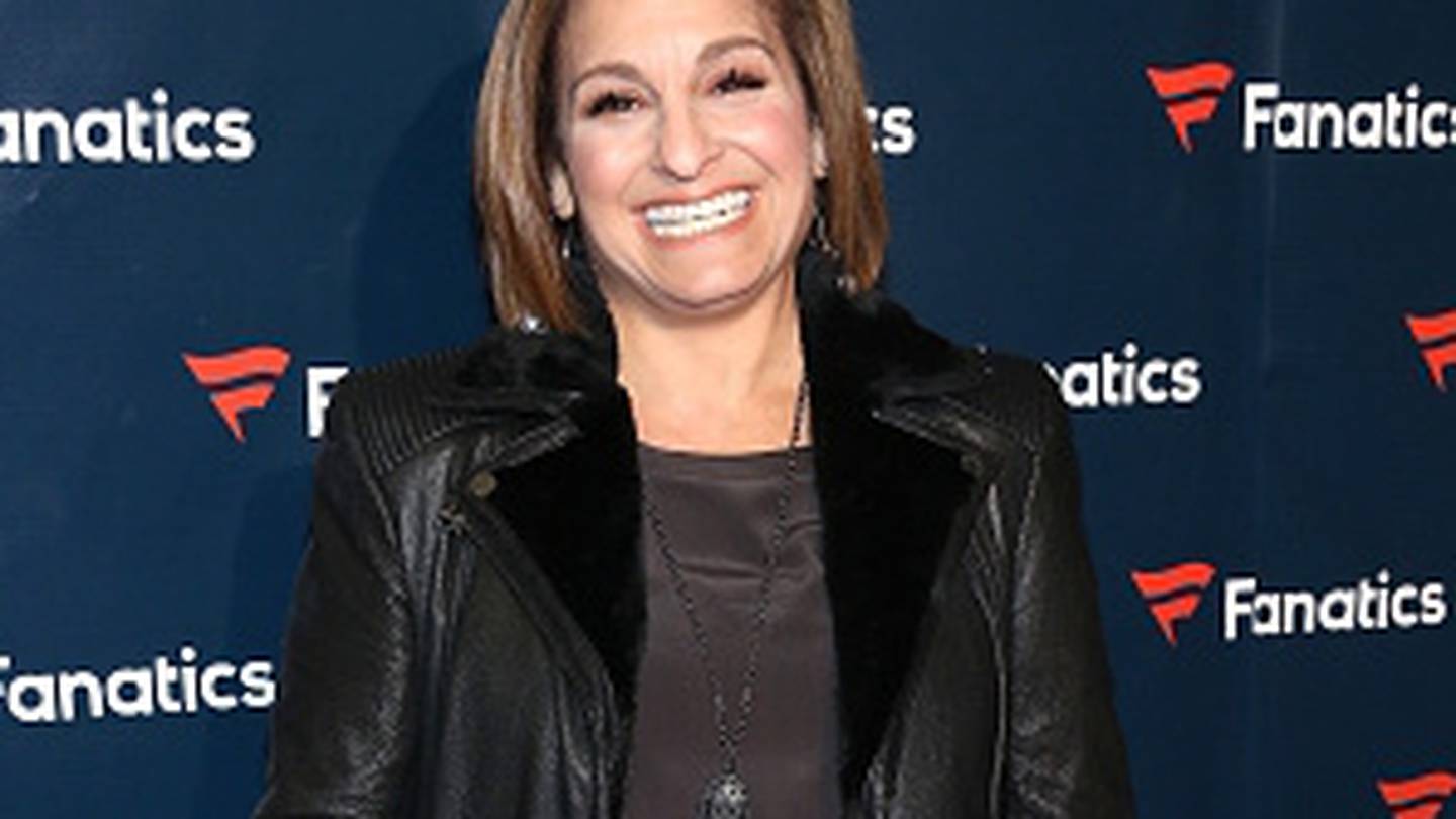 Olympics legend Mary Lou Retton continues to fight for her life in ICU,  daughter says - CBS News