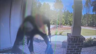 ‘Picky Porch Pirate’ steals only pricey cellphones 