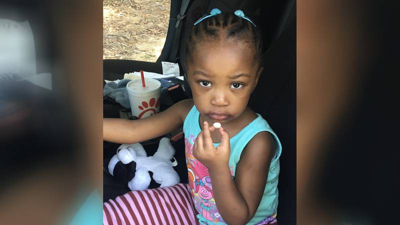 Parents located after little girl found wandering alone – WSB-TV ...