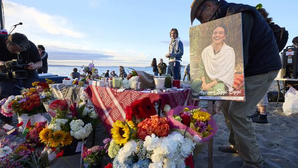 Hundreds gather on Seattle beach to remember American activist killed by Israeli military