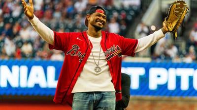 PHOTOS: Usher throws out 1st pitch at Atlanta Braves game