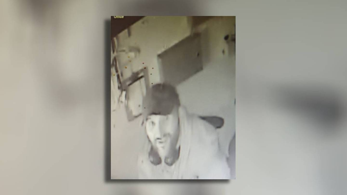Atlanta police looking for man accused of stealing electronics from Benihana