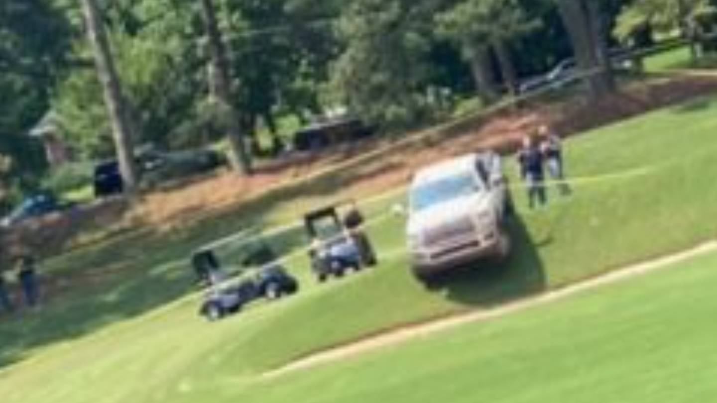 Police searching for accomplice in triple killing on golf course - WSB Atlanta
