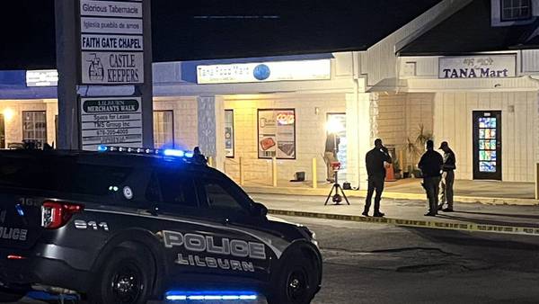 Woman dead in domestic incident outside of Metro Atlanta supermarket, police say