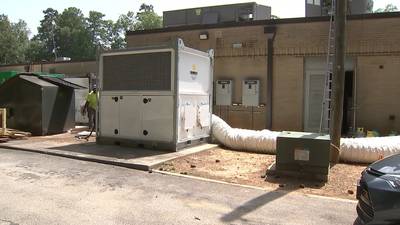 Parents bring portable fans for kids’ first day at DeKalb elementary amidst A/C issues