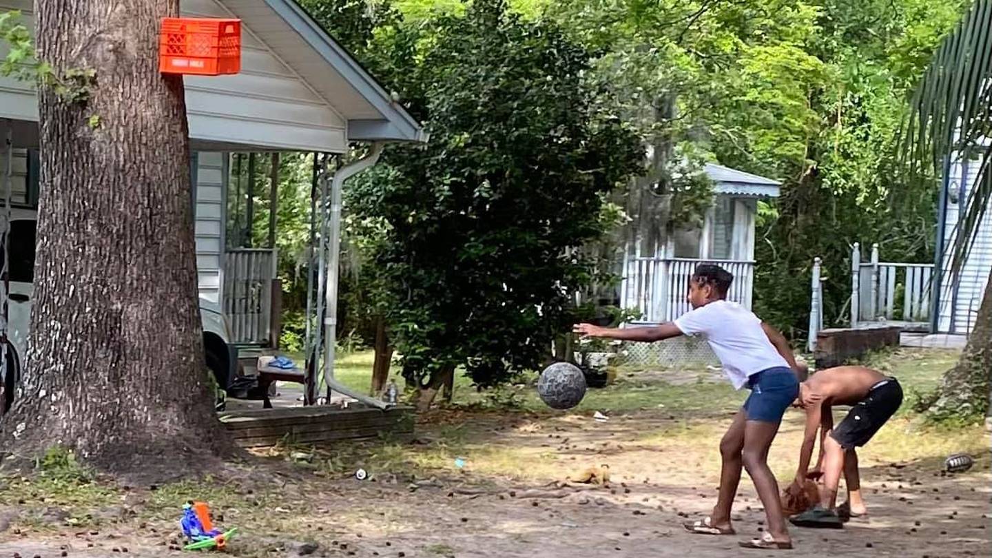 South Carolina officers get children playing basketball with milk crate