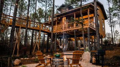 Georgia Airbnb treehouse includes skywalk, outdoor soaking tub, bed swing, koi pond