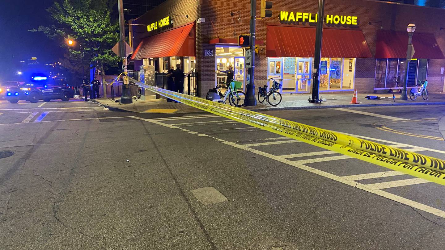 Multiple teens shot outside Waffle House near Centennial Olympic Park – WSB Atlanta