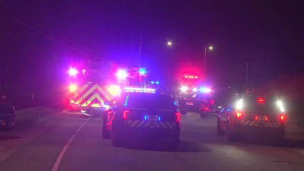2 dead, 1 injured in overnight head-on crash, Atlanta police say