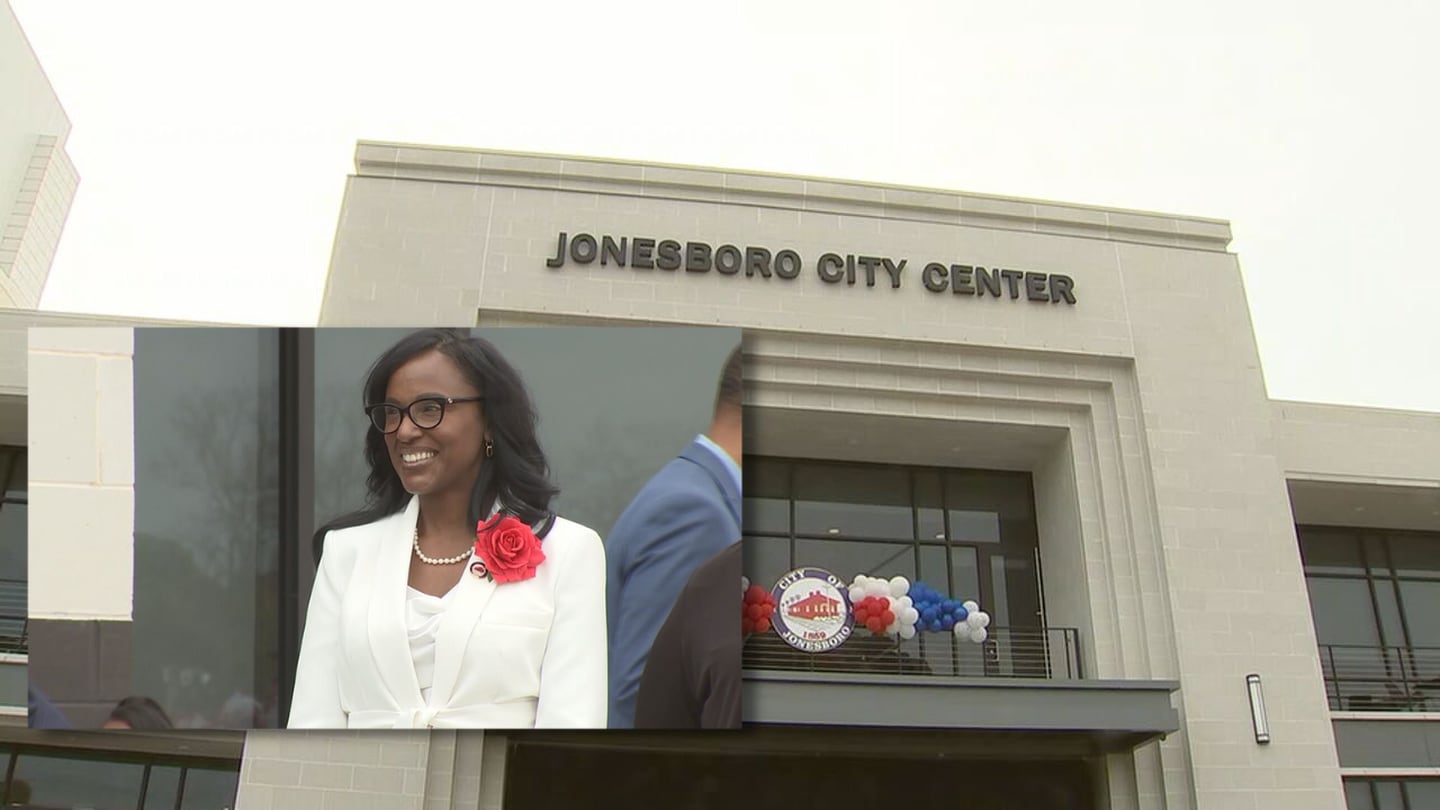1st Black mayor for metro Atlanta city sworn in, its first in 164 years