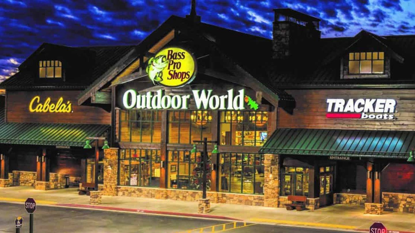 Man jumps into Bass Pro Shops fish tank in South Florida – WSB-TV