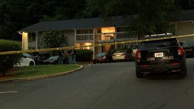 2 dead, 1 critical after triple shooting at apartment complex in Cobb County