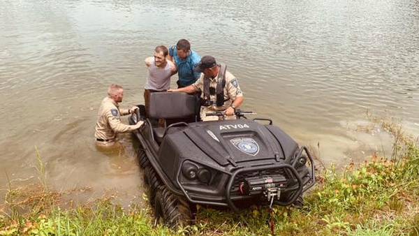Ga. man jumps into alligator-infested pond to escape arrest