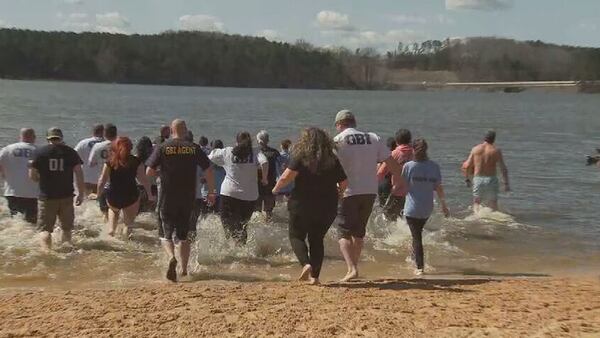 ‘Freezin for a reason;’ Channel 2′s Mark Winne takes annual Polar Plunge with metro law enforcement