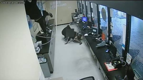 MUST WATCH: Robbers plummet through Atlanta Check Cashers’ ceiling, steal $150K in cash 