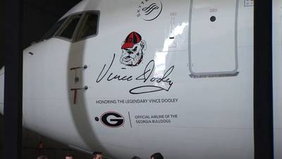 Delta dedicates plane that will fly Dawgs to LA in memory of legendary coach Vince Dooley