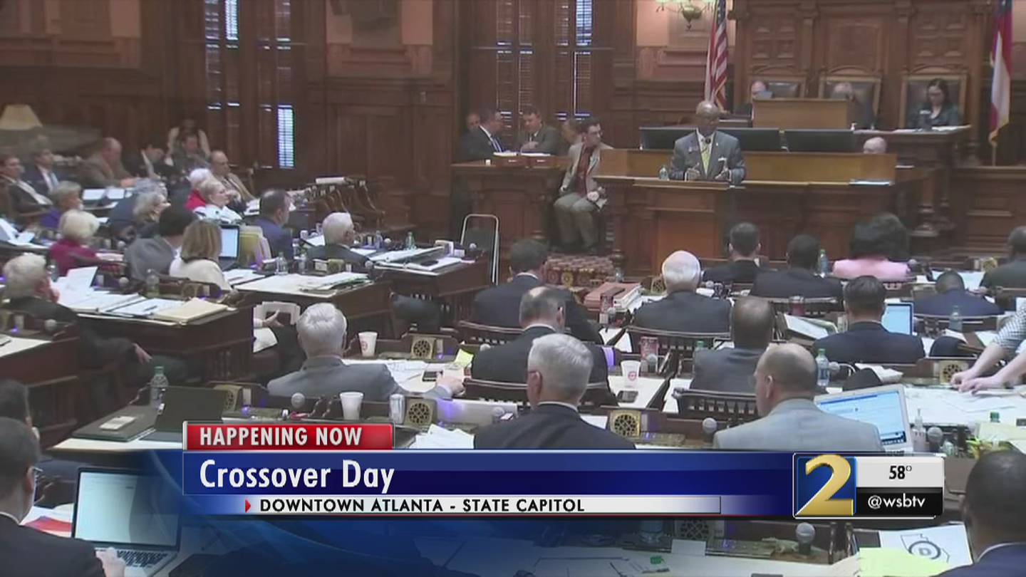 Legislature scrambles to vote on key bills on Crossover Day
