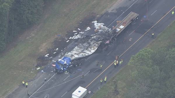 2 killed in crash involving multiple tractor-trailers in Bartow County