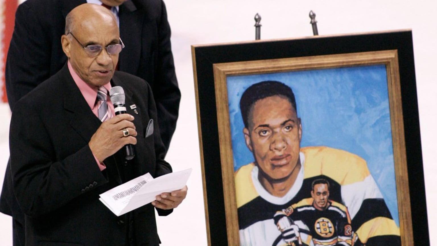 Willie O'Ree 'overwhelmed' as Boston Bruins retire jersey number