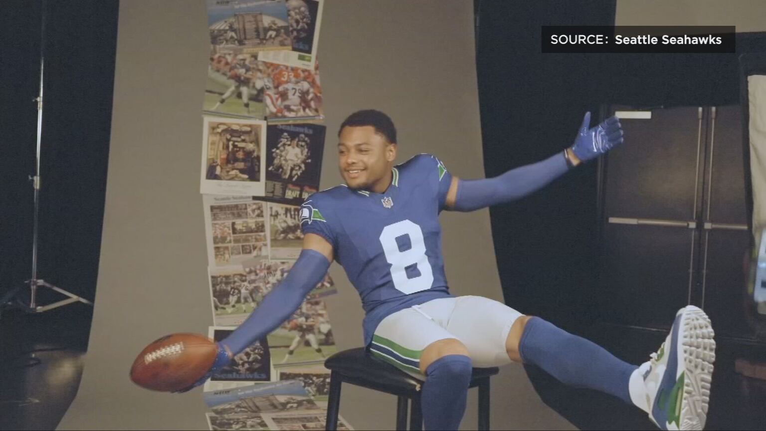 Seahawks Unveil 1990s-inspired Throwback Uniforms - Winzir