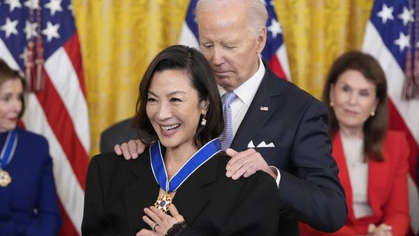 Biden awards the Presidential Medal of Freedom to 19 politicians, activists, athletes and others
