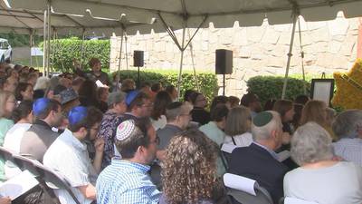 Many gather for Holocaust Remembrance Day at newly restored Atlanta monument 