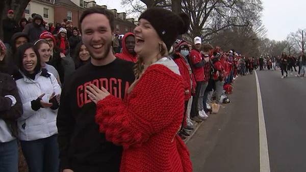 Georgia fans get engaged at the parade