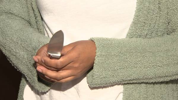 Mom says boy who threatened her daughter with steak knife allowed to return to school