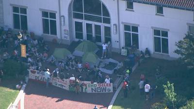 Demonstrators protesting Israel-Hamas war gather on Emory’s campus for 6th day
