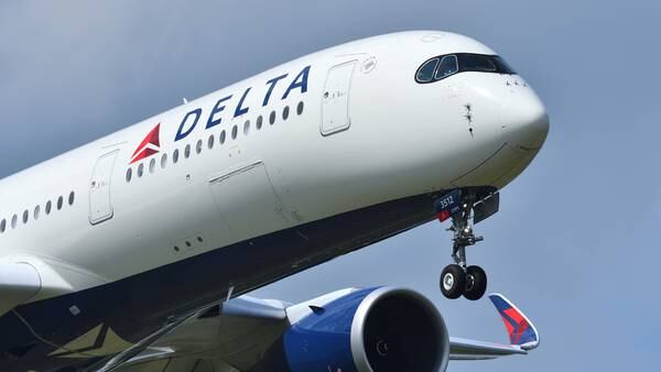 Delta passengers offered $10,000 to take a later flight