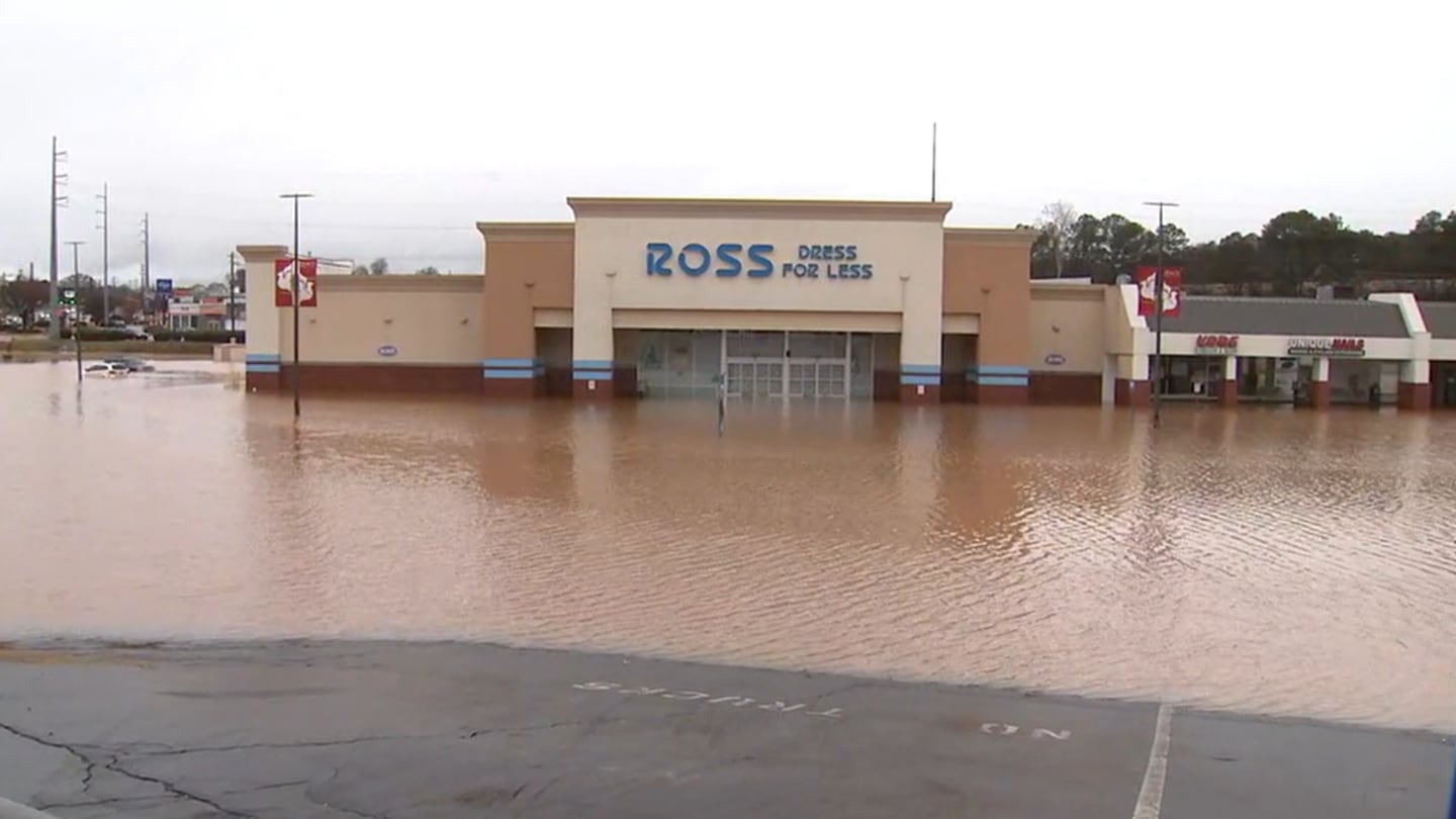 Metro Atlanta shopping center floods as inches of rain move through the