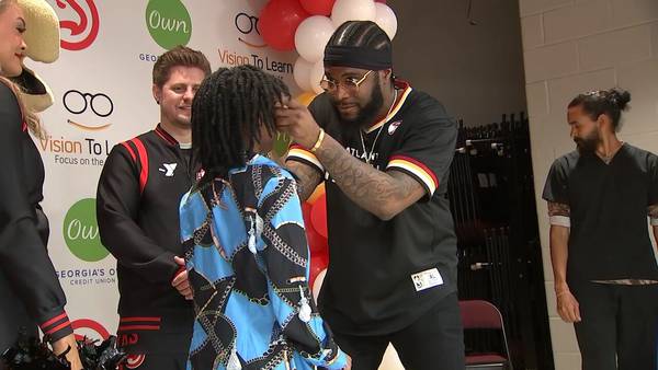 Hawks, nonprofit Vision to Learn team up, give students ‘gift of sight’ to elementary students