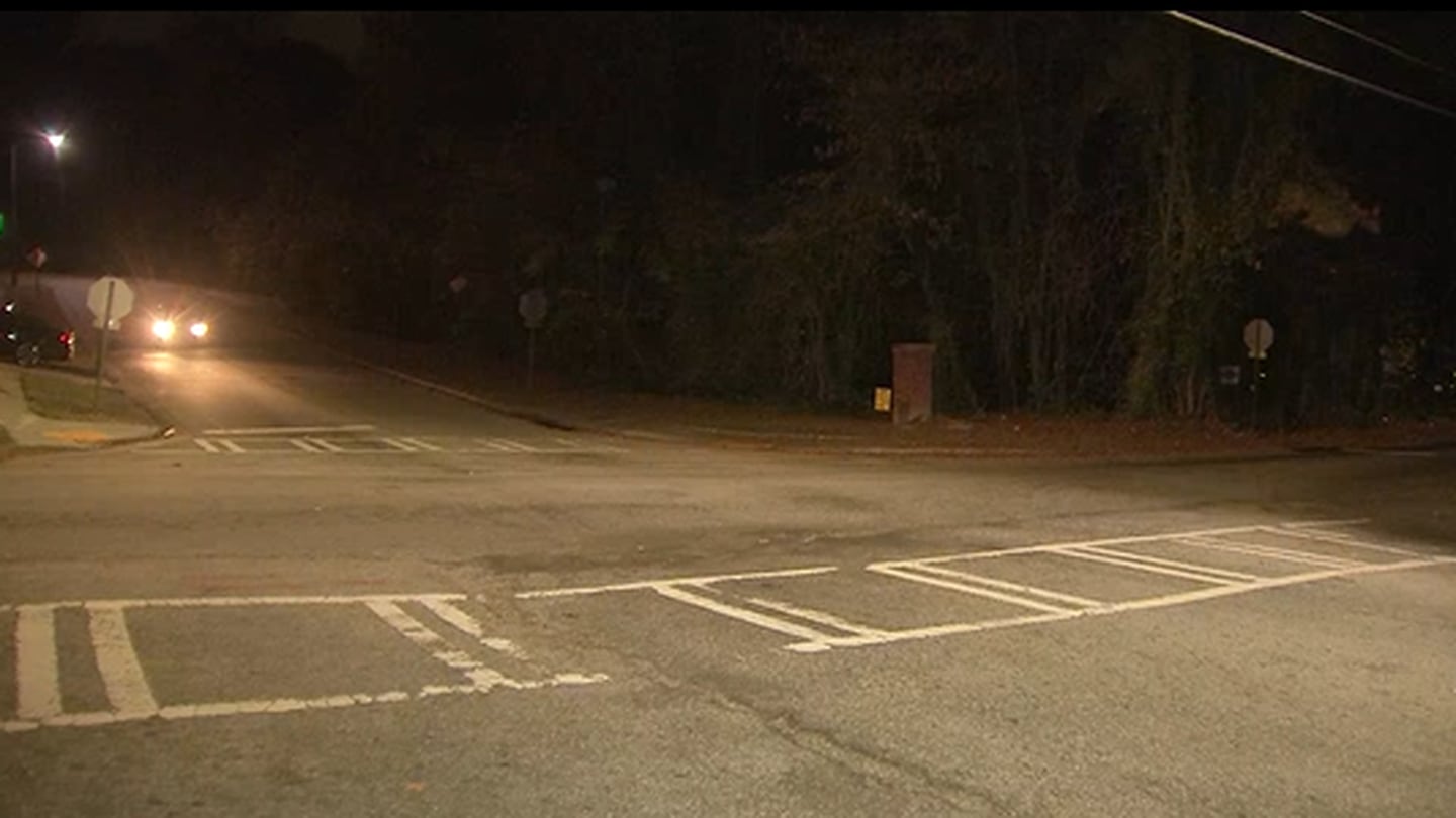 Man dies after being hit by car while crossing the street in Atlanta
