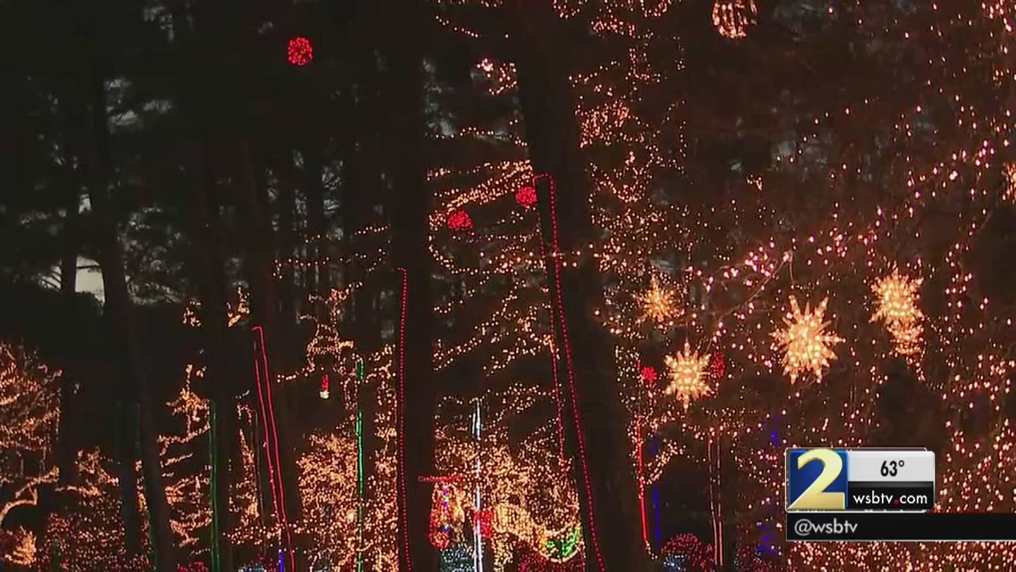Cobb County house features nearly 300,000 Christmas lights WSBTV